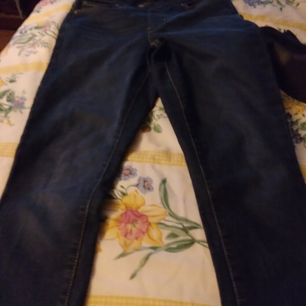Levi's - Picture 2 of 4